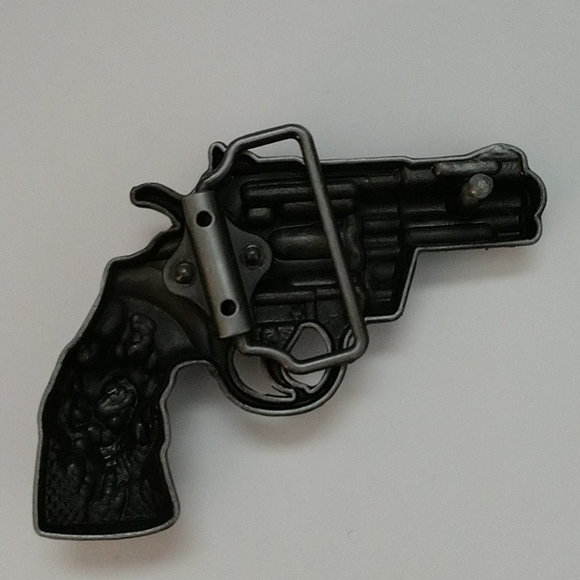 New Cast Metal Belt Buckle Revolver with Skull - Picture 6 of 12